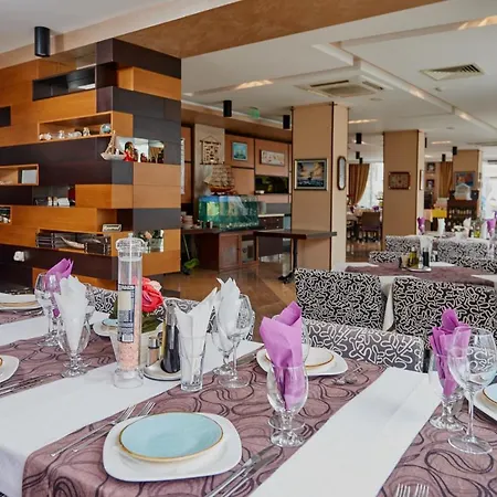מלון דירות Rose Gardens Boutique By Asteri 4*