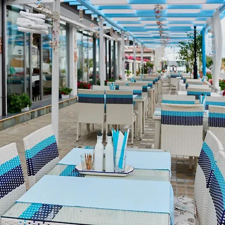 מלון דירות Rose Gardens Boutique By Asteri 4*