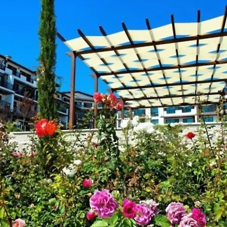 Rose Gardens Boutique By Asteri מלון דירות 4*