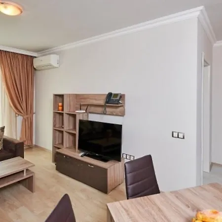 מלון דירות Rose Gardens Boutique By Asteri 4*